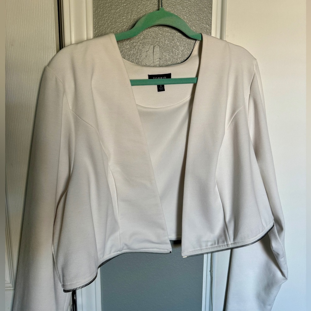 Torrid Black and White Work Blazer With Zipper Accents - Size 3 - Picture 5 of 10